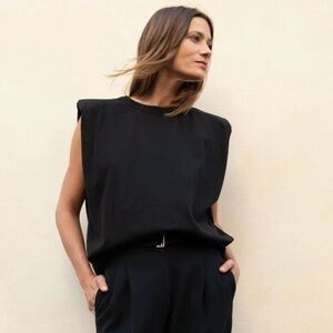 EVA PADDED SHOULDER MUSCLE T-SHIRT - BLACK
The Frankie Shop